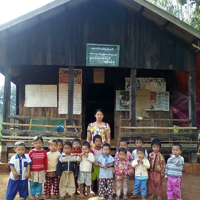 Una escuela en Myenikone